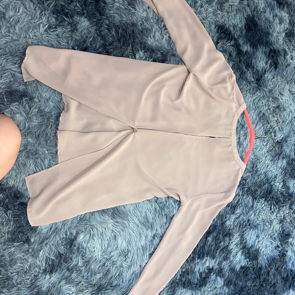 Tan blouse - Picture 3 of 4